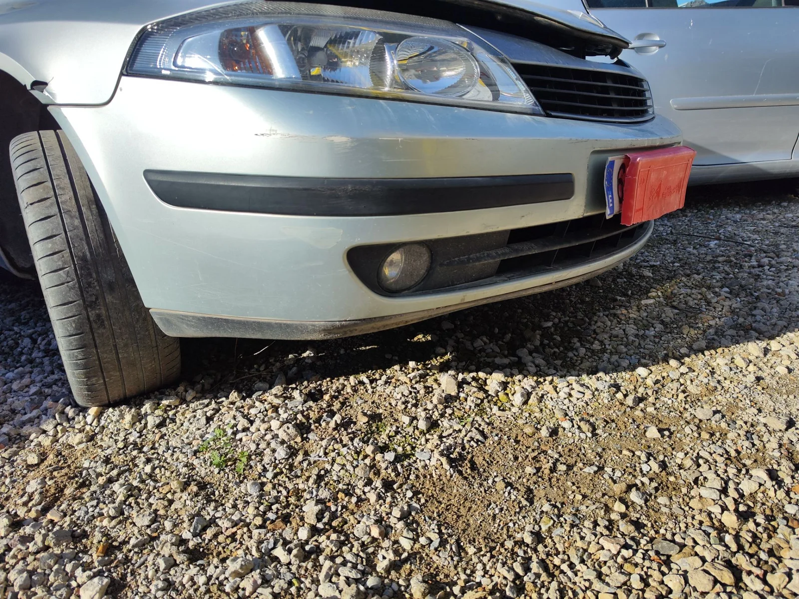 Foto de PARAGOLPES DELANTERO RENAULT LAGUNA II (BG0) 1.8 CAT (120 CV / 88 KW)