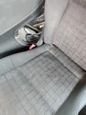Foto de ENGANCHE CINTURON TRASERO DERECHO SEAT ALHAMBRA (7V9) 1.9 TDI (116 CV / 85 KW)