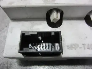 Foto de PANTALLA MULTIFUNCION PEUGEOT 206 1.4 HDi (68 CV / 50 KW) referencia 964740977780 foto 2