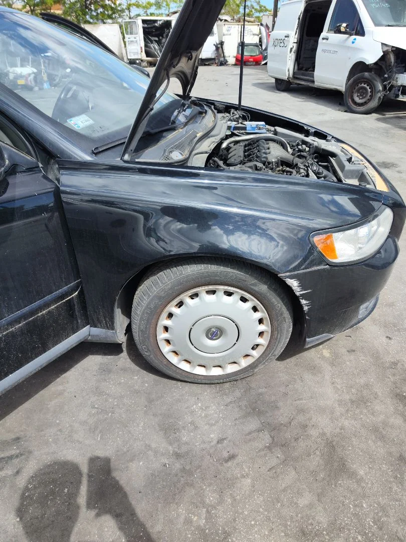 Foto de ALETA DELANTERA DERECHA VOLVO V50 FAMILIAR 2.0 Diesel CAT (136 CV / 100 KW) referencia 31278845
