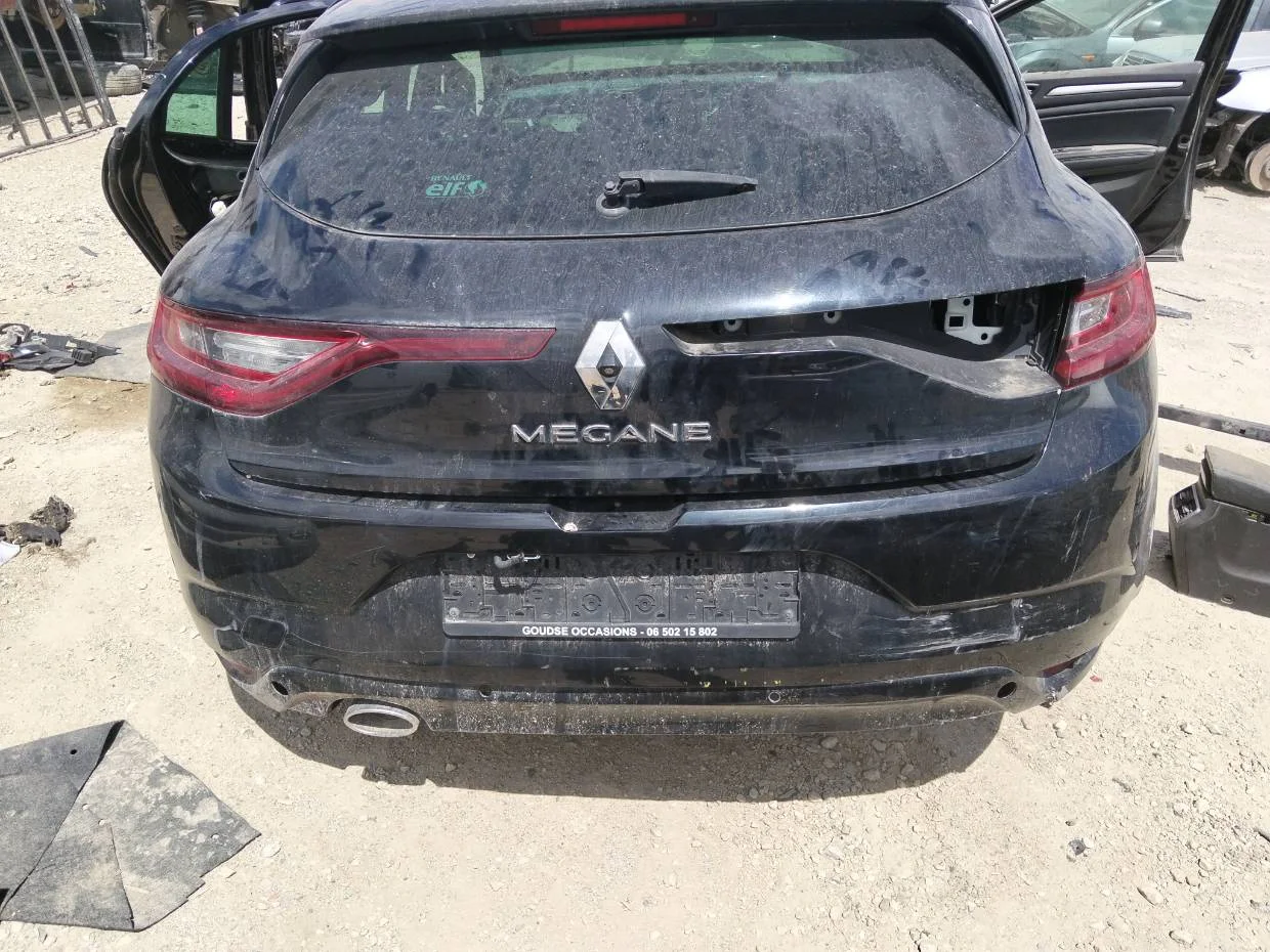 Foto de PARAGOLPES TRASERO RENAULT MEGANE IV BERLINA 5P
