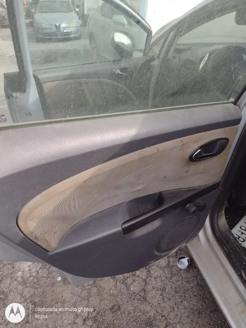 Foto de GUARNECIDO PUERTA TRASERA IZQUIERDA SEAT LEON (1P1) 1.9 TDI (105 CV / 77 KW) referencia 1P0867211 FKZ