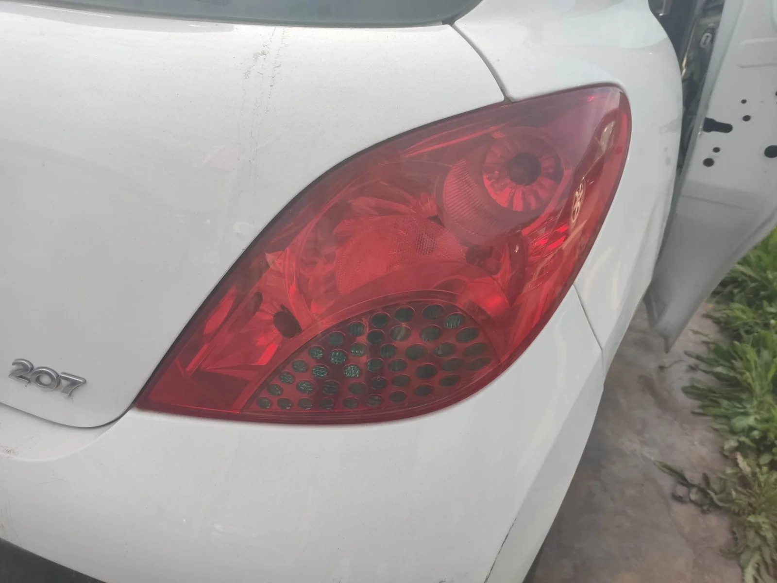 Foto de PILOTO TRASERO DERECHO PEUGEOT 207 1.6 HDi FAP CAT (9HZ / DV6TED4) (109 CV / 80 KW) referencia 6350Y7