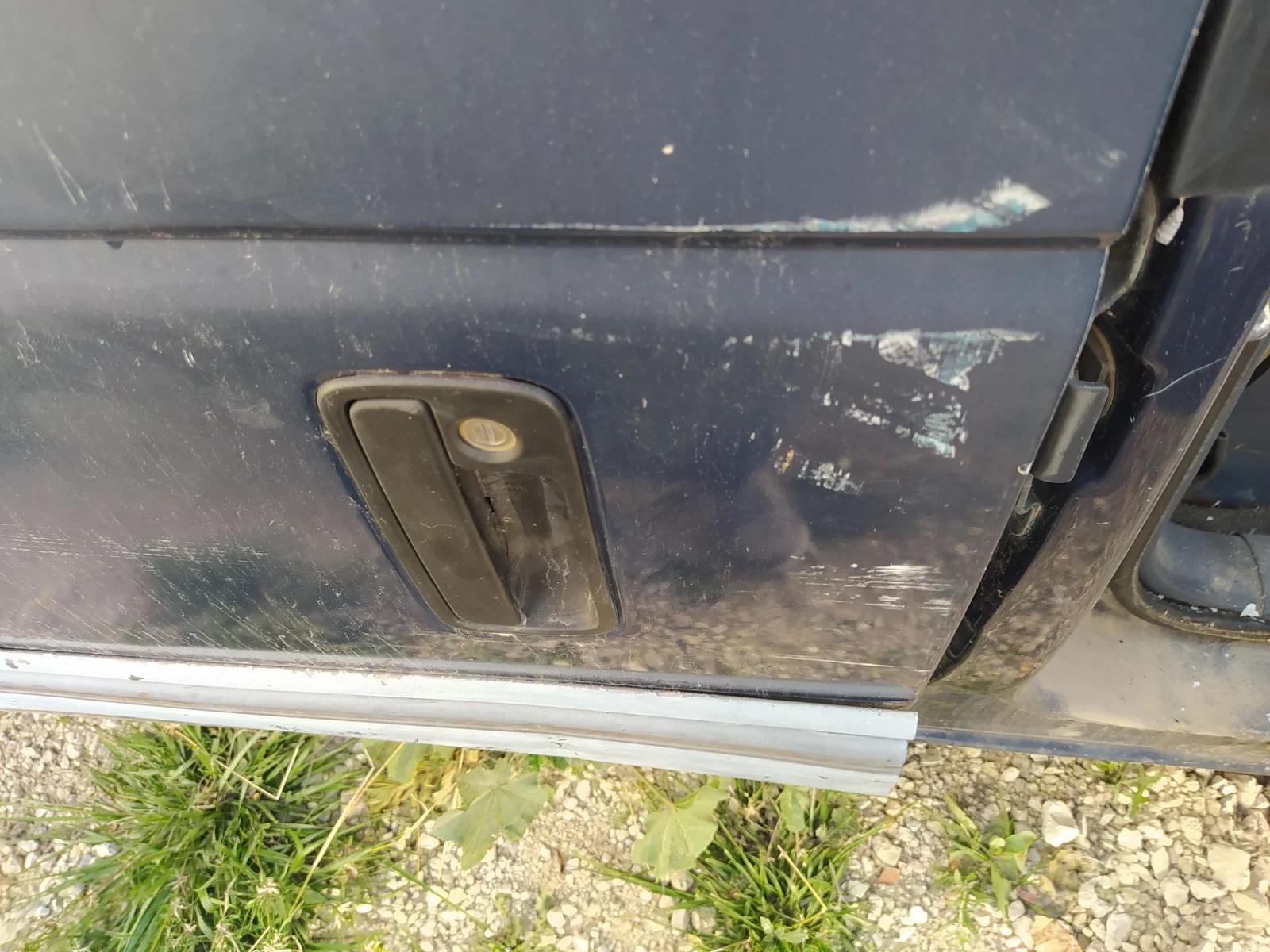 Foto de CERRADURA PUERTA TRASERA DERECHA CHRYSLER VOYAGER GS 2.5 Turbodiesel (116 CV / 85 KW)
