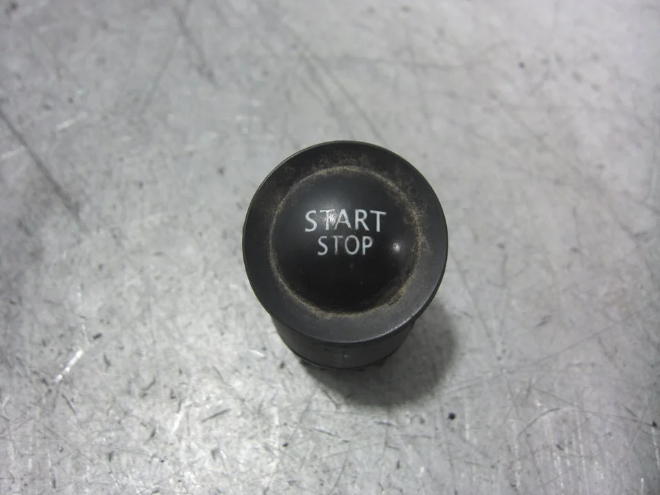 Foto de MANDO START/ STOP RENAULT MEGANE II CLASSIC BERLINA 1.5 dCi Diesel (101 CV / 74 KW) referencia 1078385