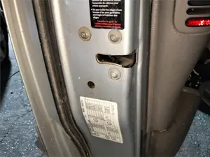 Foto de CERRADURA PUERTA DELANTERA IZQUIERDA CHRYSLER VOYAGER (RG)