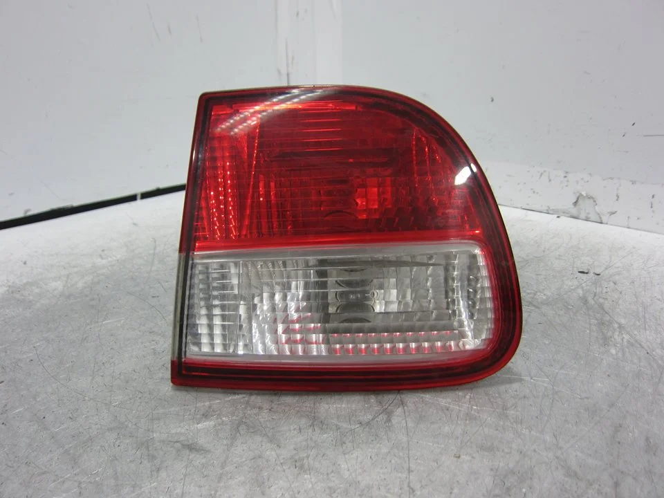 Foto de PILOTO TRASERO IZQUIERDO INTERIOR SEAT LEON (1M1) 1.8 20V (125 CV / 92 KW) referencia 1M6945259