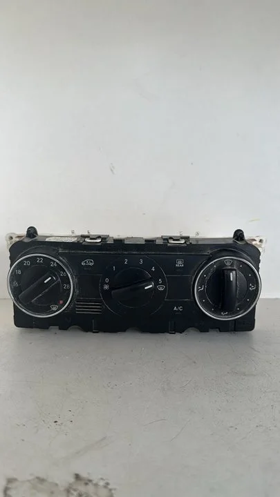 Foto de MANDO CALEFACCION / AIRE ACONDICIONADO MERCEDES-BENZ CLASE B (BM 245) referencia A1699000900