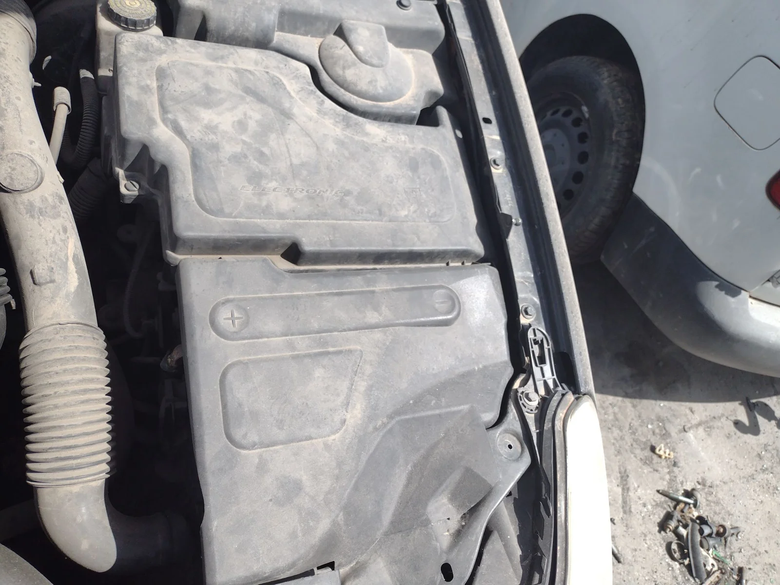 Foto de CAJA RELES / FUSIBLES CITROEN C5 BERLINA 1.6 HDi CAT (9HY / DV6TED4) (109 CV / 80 KW)
