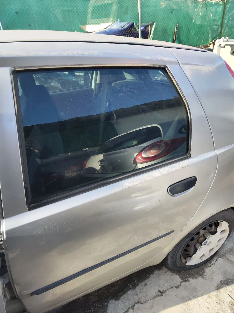 Foto de LUNA TRASERA IZQUIERDA FIAT II PUNTO (188) BERLINA 1.2 CAT (60 CV / 44 KW)