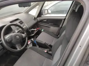 Foto de GOMAS CONTORNO PUERTA SUZUKI SX4 (RW/EY) 1.6 16V CAT (107 CV / 79 KW) referencia 83924-79J00-0CB