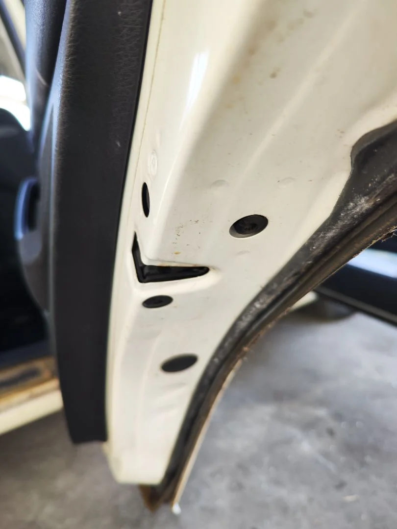 Foto de CERRADURA PUERTA TRASERA DERECHA VOLKSWAGEN GOLF IV BERLINA (1J1)(10.1997) 2.0 (116 CV / 85 KW)
