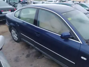 Foto de LUNA DELANTERA DERECHA VOLKSWAGEN PASSAT BERLINA (3B2) 1.9 TDI (110 CV / 81 KW) referencia 3B4845202 foto 3