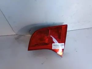 Foto de PILOTO TRASERO DERECHO INTERIOR AUDI A4 AVANT (8E) 2.0 16V TDI (170 CV / 125 KW) referencia 8E9945094 foto 3