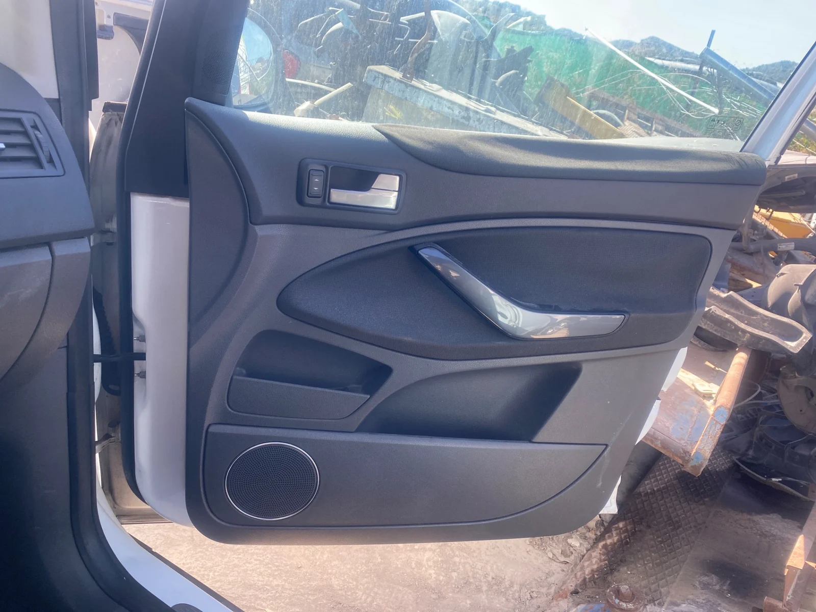 Foto de GUARNECIDO PUERTA DELANTERA DERECHA FORD KUGA (CBV) 2.0 TDCi CAT (136 CV / 100 KW)