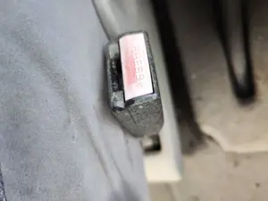 Foto de ENGANCHE CINTURON DELANTERO IZQUIERDO RENAULT SCENIC I (JA...) 1.4 CAT (95 CV / 70 KW)