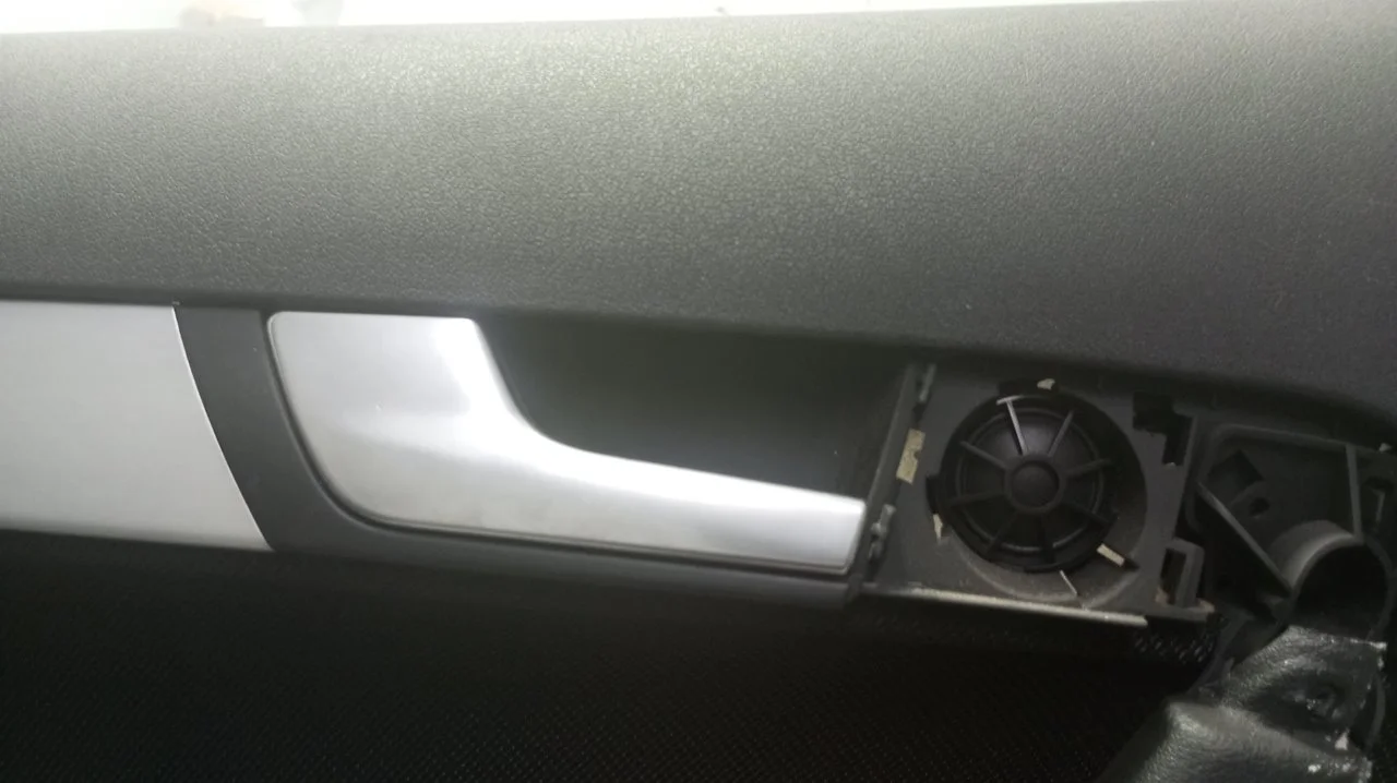 Foto de MANETA INTERIOR TRASERA IZQUIERDA AUDI A3 SPORTBACK (8PA) 2.0 TDI (140 CV / 103 KW) referencia 8P4839019