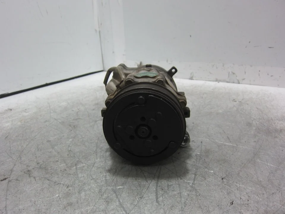 Foto de COMPRESOR AIRE ACONDICIONADO VOLKSWAGEN POLO III (6N1) referencia 6N0820803A