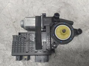 Foto de MOTOR ELEVALUNAS DELANTERO DERECHO CITROEN C4 PICASSO 1.6 HDi FAP (112 CV / 82 KW) referencia 9674032480 foto 2