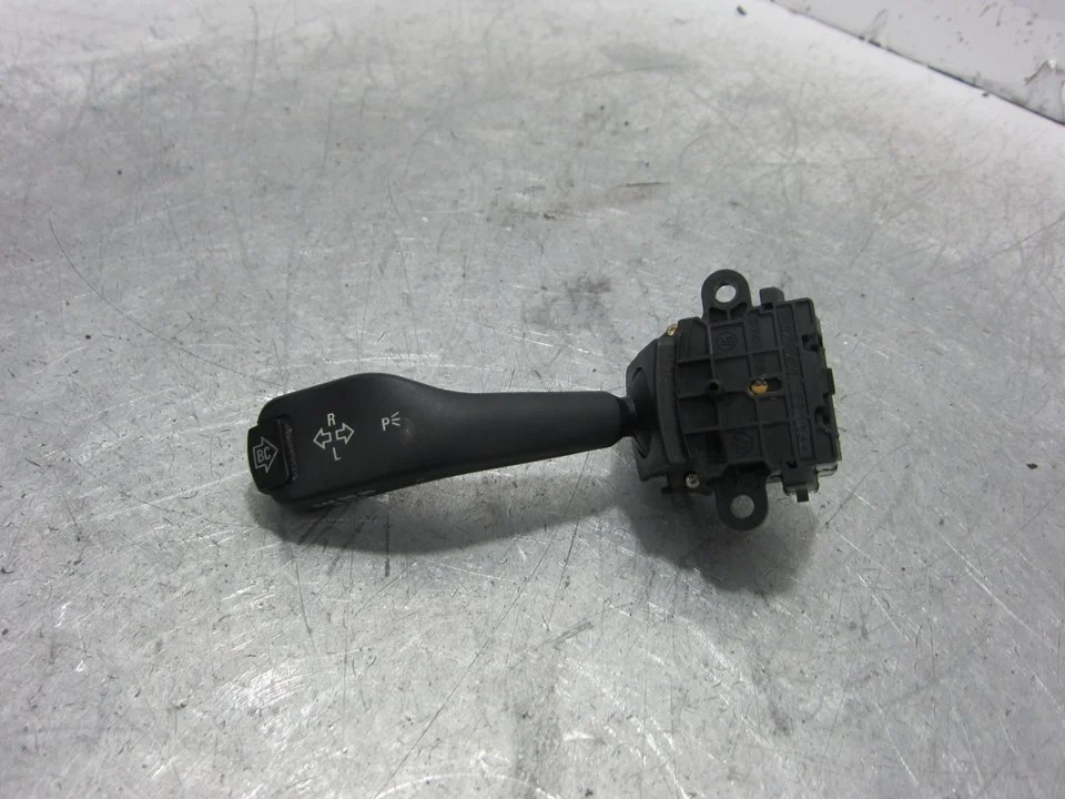 Foto de MANDO INTERMITENTES BMW SERIE 5 BERLINA (E39) referencia 8363668M