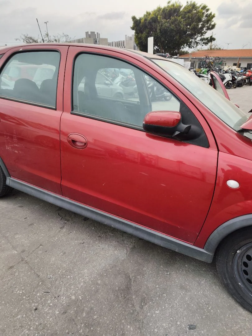 Foto de PUERTA DELANTERA DERECHA OPEL CORSA C 1.7 16V DI CAT (Y 17 DTL / LK8) (65 CV / 48 KW) referencia 13114684