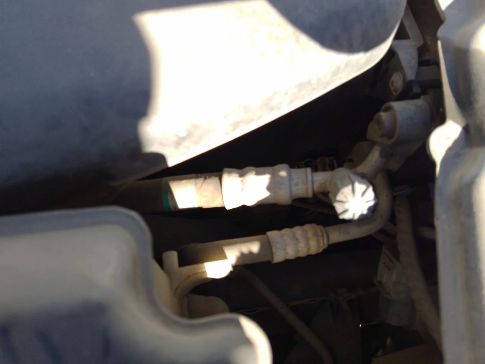 Foto de TUBOS AIRE ACONDICIONADO BMW SERIE 3 COMPACTO (E46) 2.0 16V Diesel CAT (150 CV / 110 KW)