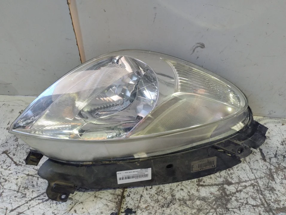 Foto de FARO DERECHO FORD FOCUS BERLINA (CAK) 1.8 TDCi Turbodiesel CAT (116 CV / 85 KW) referencia 9649557380