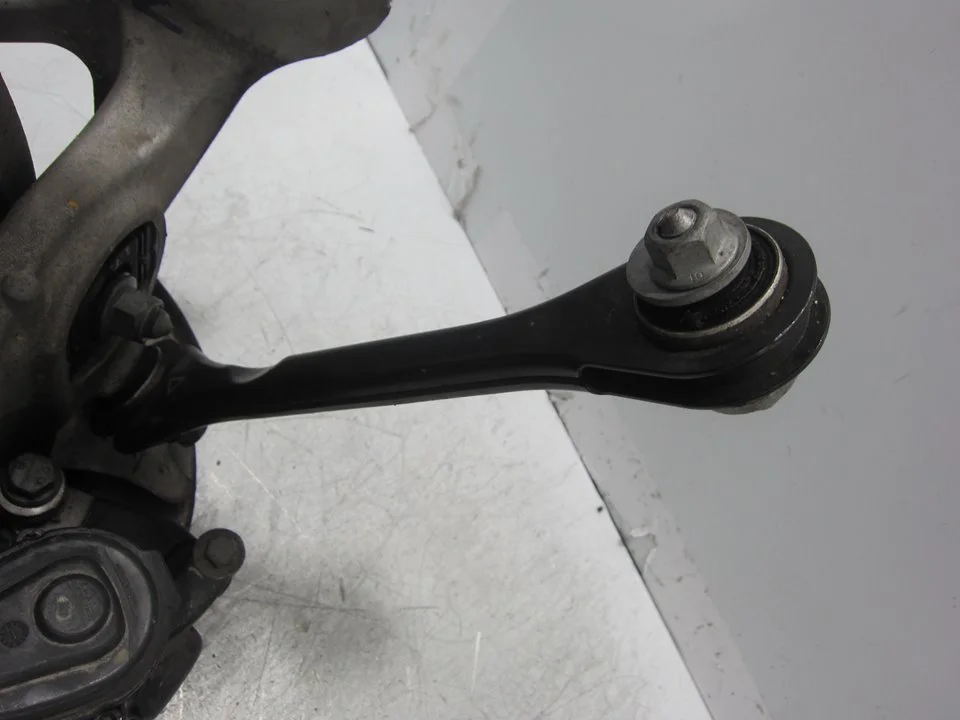 Foto de BRAZO SUSPENSION INFERIOR TRASERO DERECHO PORSCHE MACAN (95BA) referencia 8K0501529L