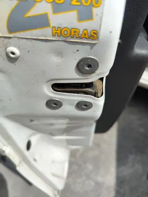 Foto de CERRADURA PUERTA DELANTERA IZQUIERDA RENAULT CLIO III 1.2 16V (75 CV / 55 KW)