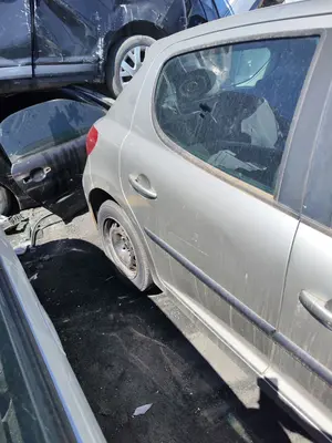 Foto de PUERTA TRASERA DERECHA PEUGEOT 207 1.4  (73 CV / 54 KW) referencia 9008S6