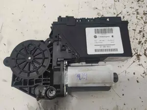 Foto de MOTOR ELEVALUNAS DELANTERO DERECHO VOLKSWAGEN TOUAREG (7LA) 2.5 TDI (174 CV / 128 KW) referencia 3D1959792E foto 4