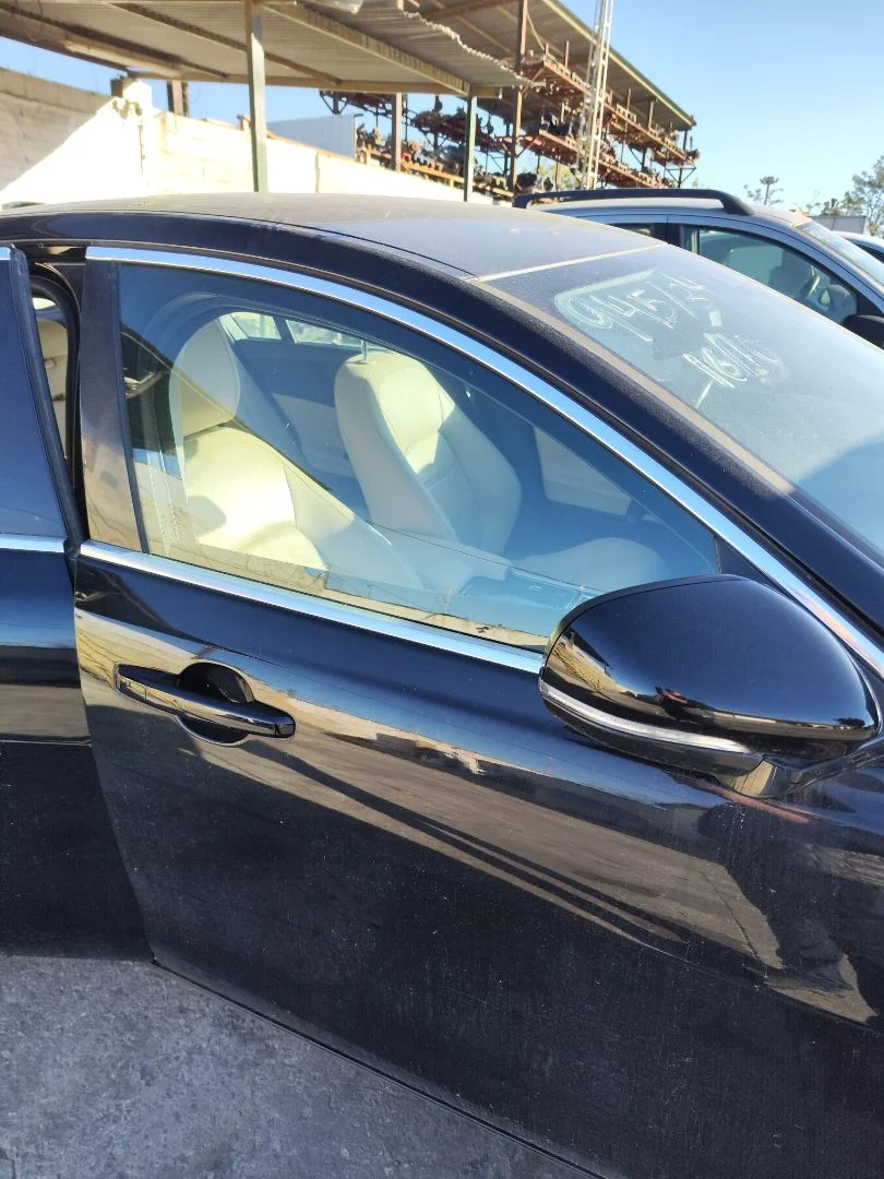 Foto de LUNA DELANTERA DERECHA JAGUAR XE 2.0 Turbo CAT (200 CV / 147 KW)
