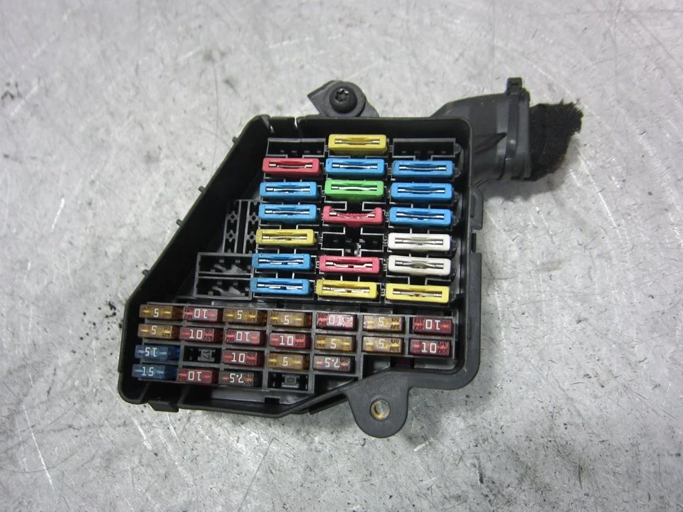 Foto de CAJA RELES / FUSIBLES SEAT LEON (1M1) 1.8 20V (125 CV / 92 KW) referencia 1J1970083CK