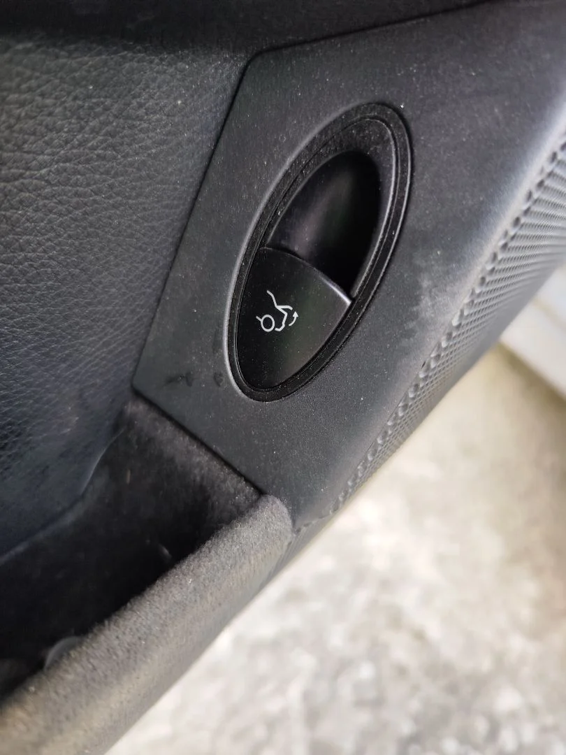 Foto de INTERRUPTOR MERCEDES-BENZ CLASE E (BM 211) BERLINA 3.0 CDI CAT (190 CV / 140 KW)