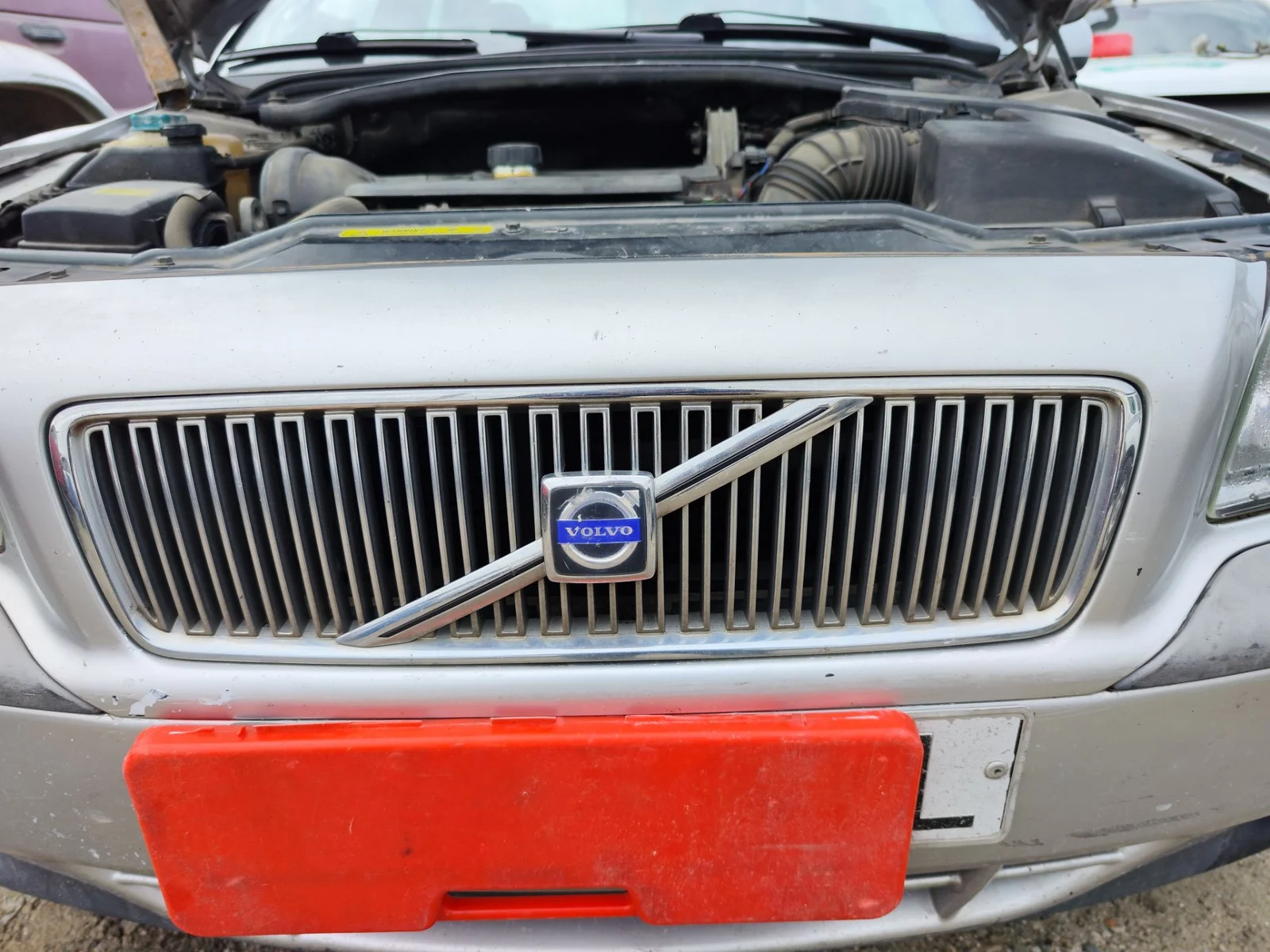 Foto de REJILLA DELANTERA VOLVO S80 BERLINA 2.4 CAT (140 CV / 103 KW)