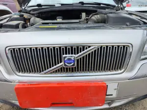 Foto de REJILLA DELANTERA VOLVO S80 BERLINA 2.4 CAT (140 CV / 103 KW)