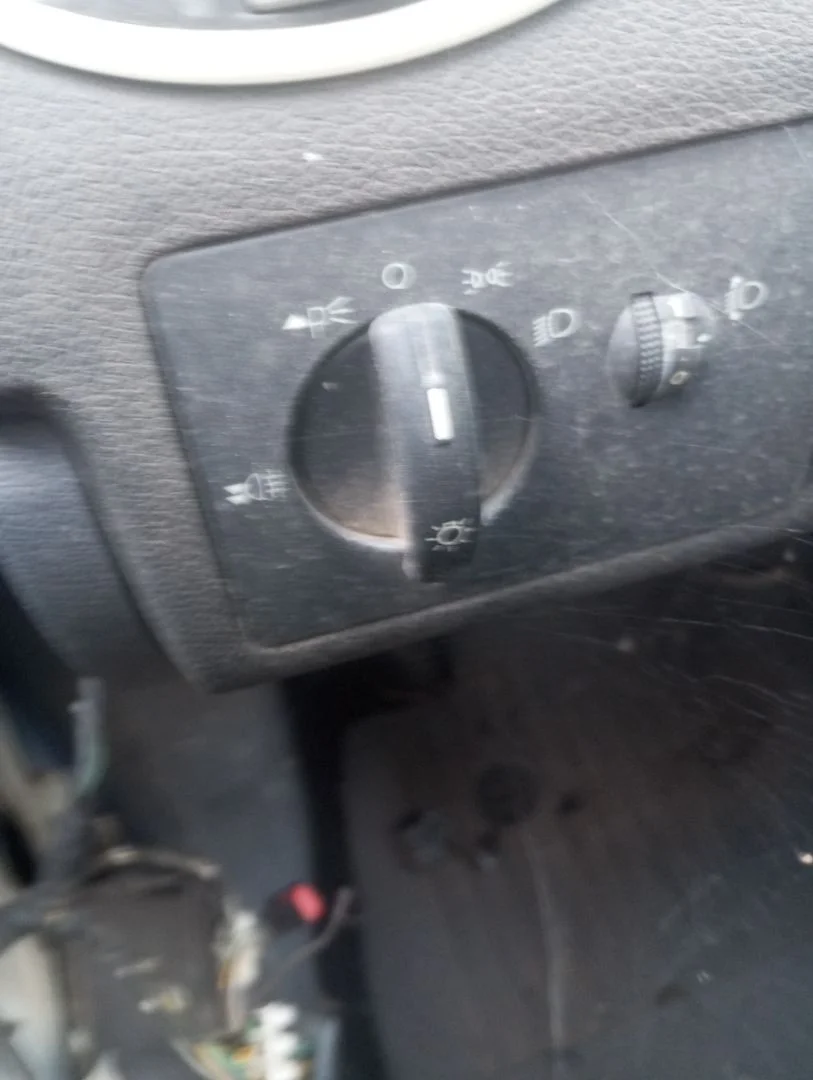 Foto de MANDO LUCES FORD FOCUS BERLINA (CAP) 1.6 TDCi CAT (109 CV / 80 KW)