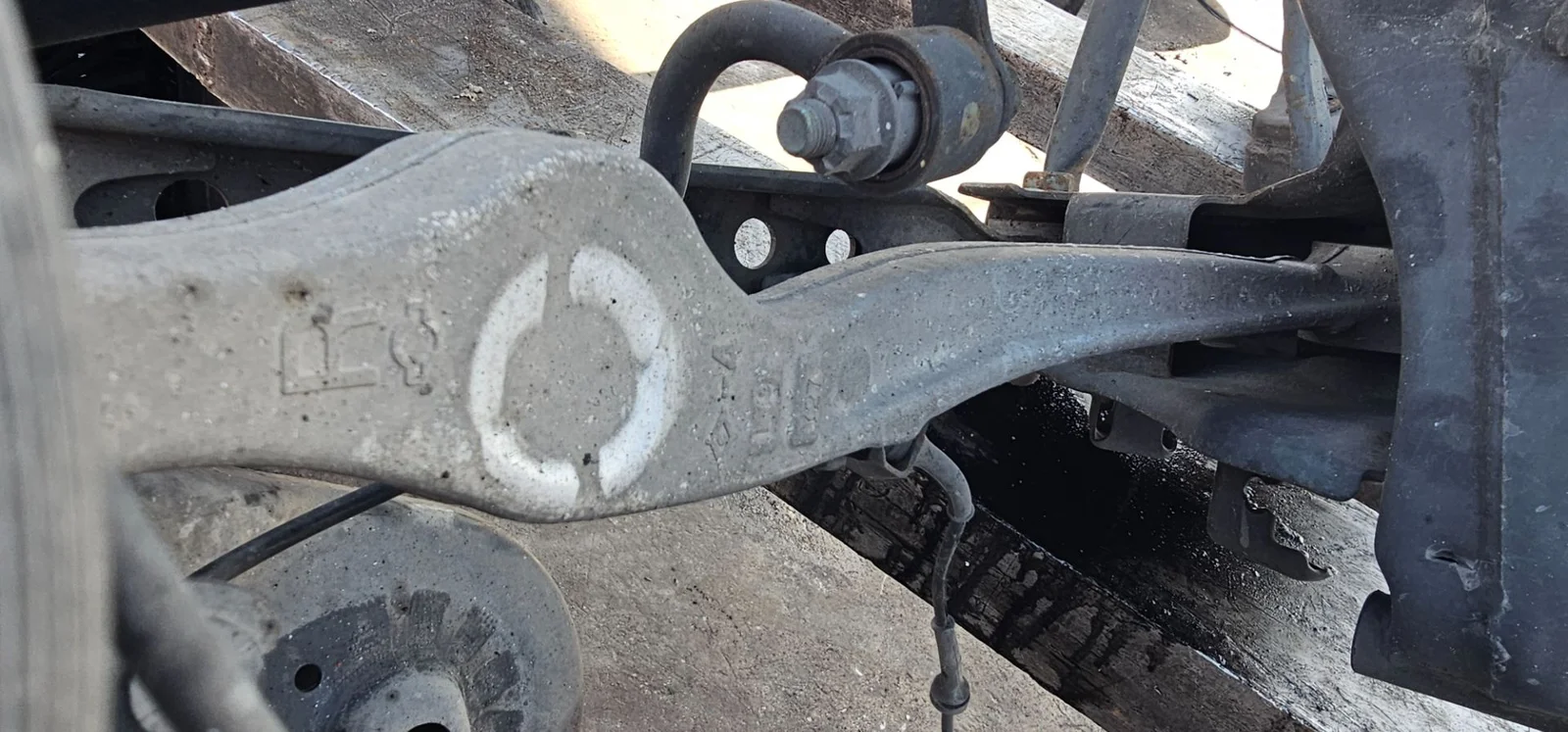 Foto de BRAZO SUSPENSION SUPERIOR TRASERO DERECHO NISSAN QASHQAI (J10) 2.0 16V CAT (141 CV / 104 KW)