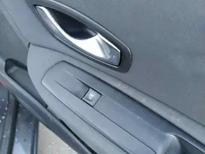 Foto de MANDO ELEVALUNAS DELANTERO DERECHO RENAULT SCENIC III (JZ) 1.6 16V (110 CV / 81 KW) referencia 156013870 foto 5
