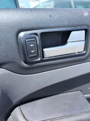Foto de MANDO ELEVALUNAS DELANTERO DERECHO FORD FOCUS BERLINA (CAP) 1.6 TDCi CAT (90 CV / 66 KW)