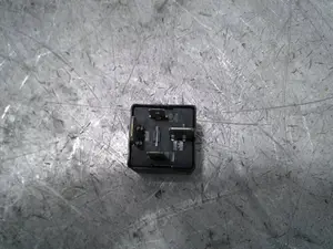 Foto de RELE AUDI A3 (8L) 1.9 TDI (101 CV / 74 KW) referencia 7M0951253A foto 1