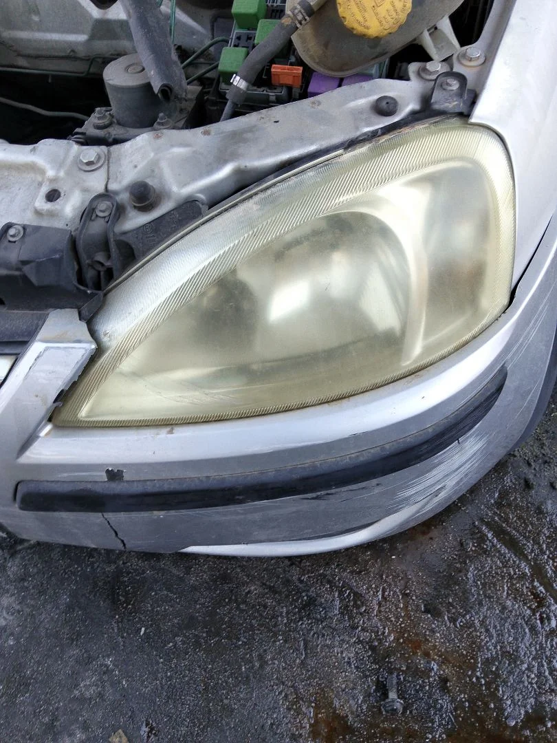 Foto de FARO IZQUIERDO OPEL CORSA C 1.2 16V CAT (Z 12 XE / LW4) (75 CV / 55 KW)