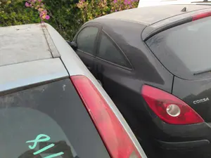 Foto de PUERTA DELANTERA IZQUIERDA OPEL CORSA D 1.2 16V CAT (Z 12 XEP / LB4) (80 CV / 59 KW) referencia 93191126