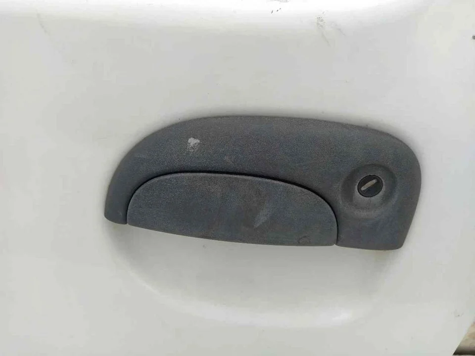 Foto de MANETA EXTERIOR DELANTERA IZQUIERDA RENAULT KANGOO I (F/KC0) 1.5 dCi Diesel (65 CV / 48 KW)