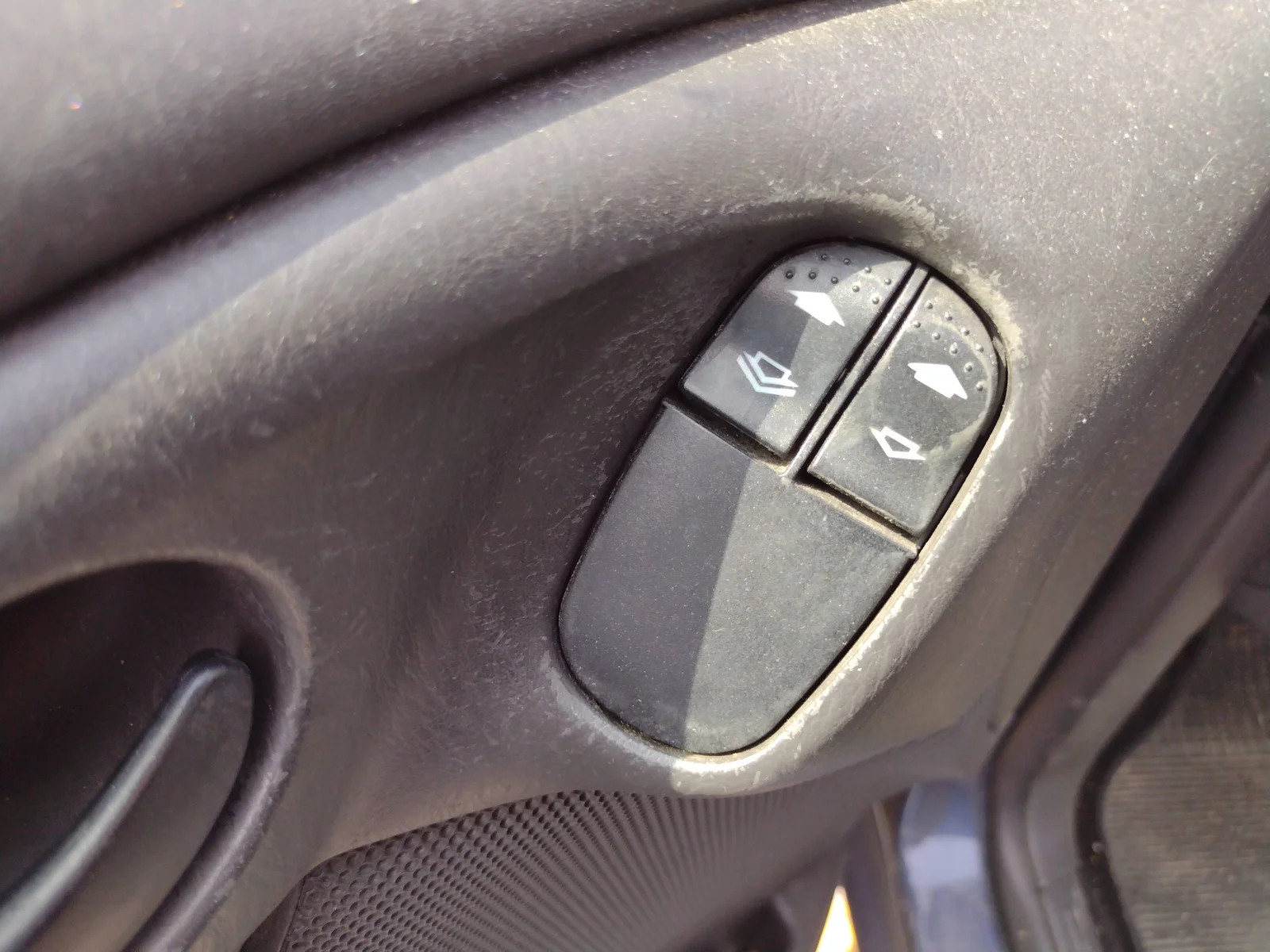 Foto de MANDO ELEVALUNAS DELANTERO IZQUIERDO FORD FOCUS BERLINA (CAK) 1.8 TDCi CAT (101 CV / 74 KW) referencia 98AG14529AC