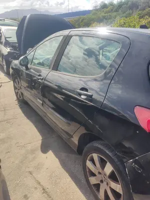 Foto de PUERTA TRASERA IZQUIERDA PEUGEOT 308 1.6 HDi FAP CAT (9HZ / DV6TED4) (109 CV / 80 KW) referencia 9006L7