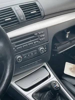Foto de CONSOLA CENTRAL BMW SERIE 1 BERLINA (E81/E87) 2.0 Turbodiesel CAT (143 CV / 105 KW)