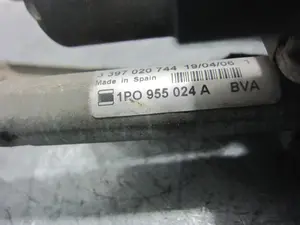 Foto de MOTOR LIMPIA DELANTERO SEAT LEON (1P1) 1.9 TDI (105 CV / 77 KW) referencia 1P0955024A foto 2
