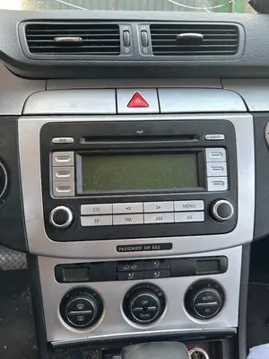 Foto de SISTEMA AUDIO / RADIO CD VOLKSWAGEN PASSAT BERLINA (3C2) 2.0 TDI (140 CV / 103 KW)