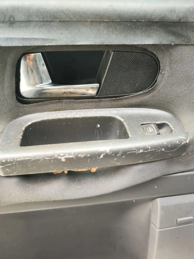 Foto de MANETA INTERIOR TRASERA IZQUIERDA VOLKSWAGEN SHARAN (7M6/7M9) 1.9 TDI (116 CV / 85 KW) referencia 7M3837113D FKZ